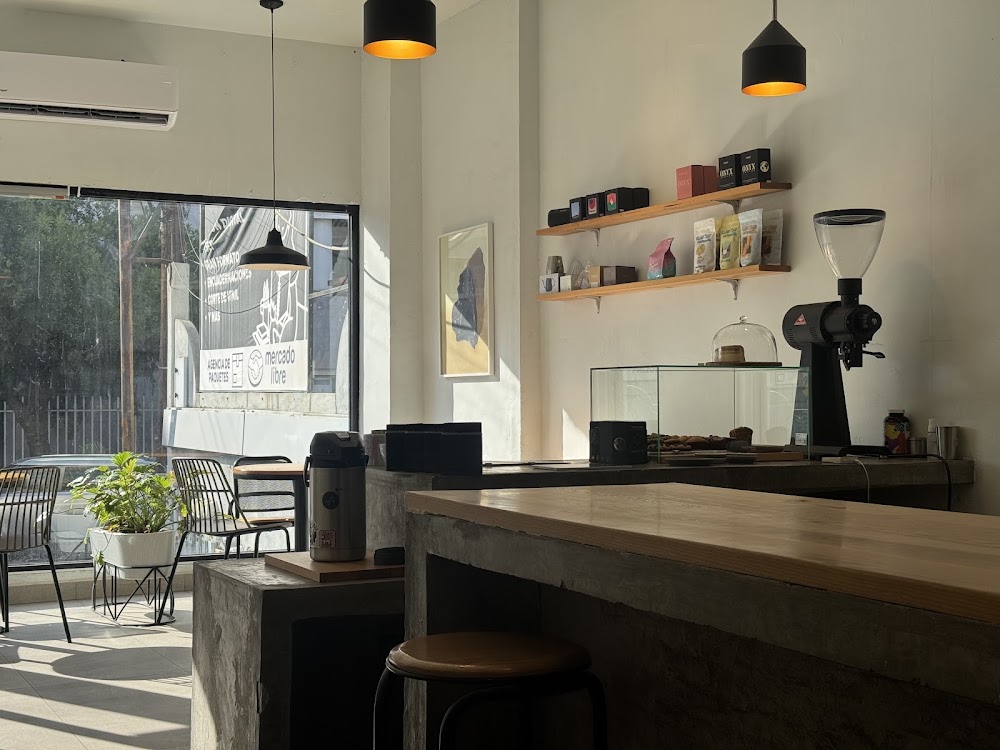 Regular Coffee And Books, cafetería en Monterrey, Nuevo León