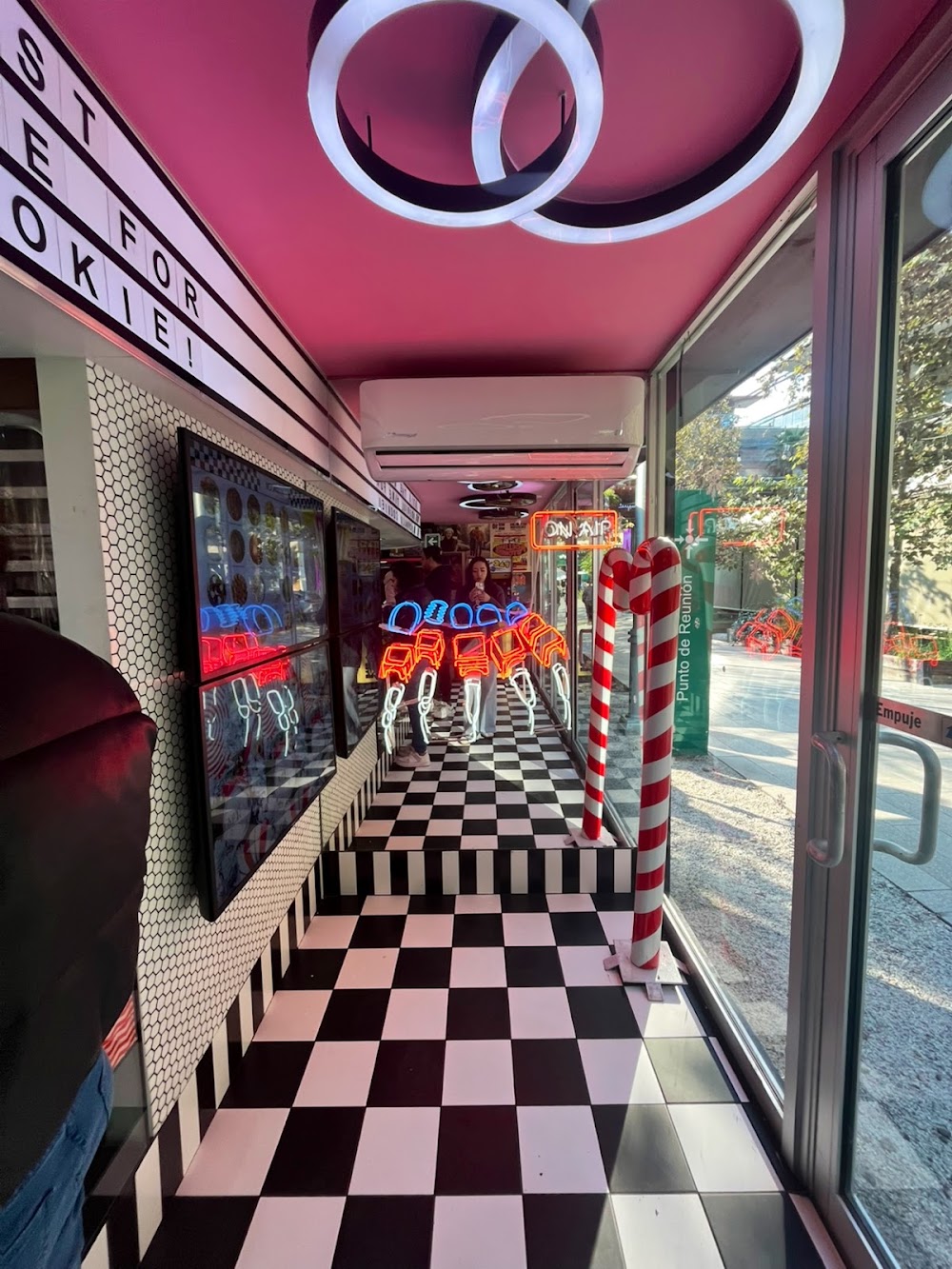 Moonwalk, cafetería en San Pedro Garza García, Nuevo León