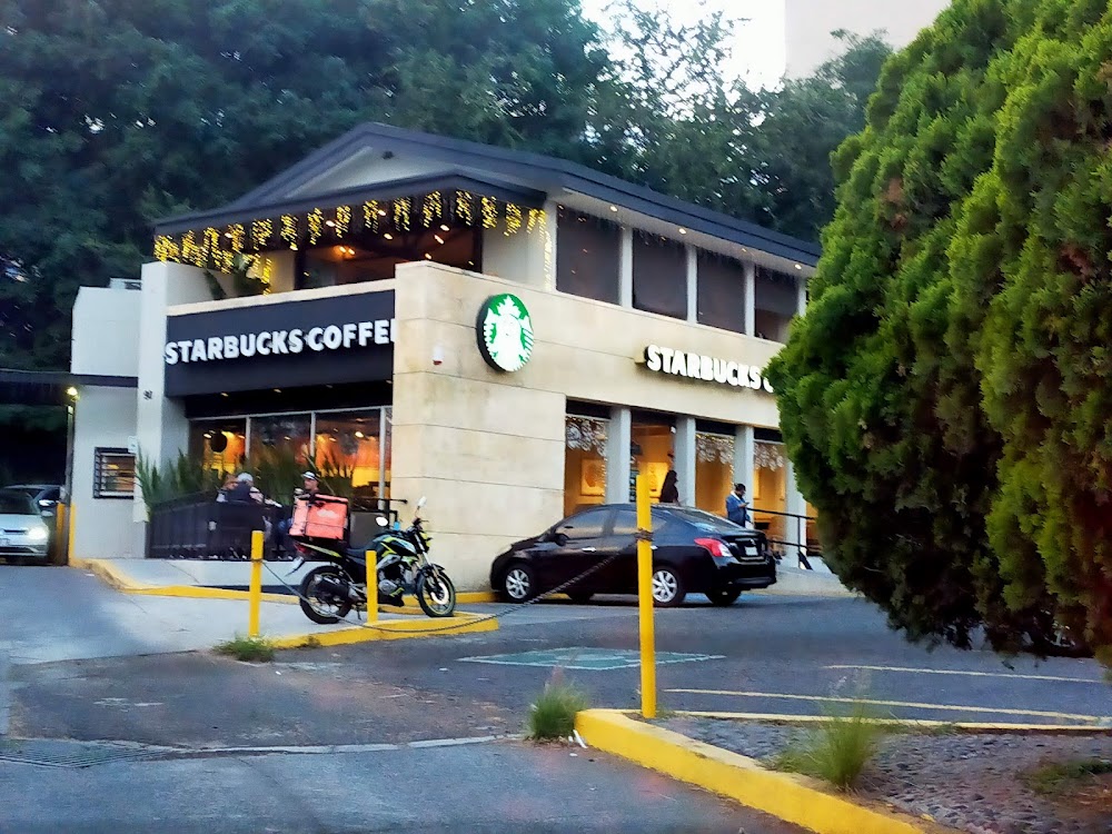 Starbucks Minerva, cafetería en Guadalajara, Jalisco
