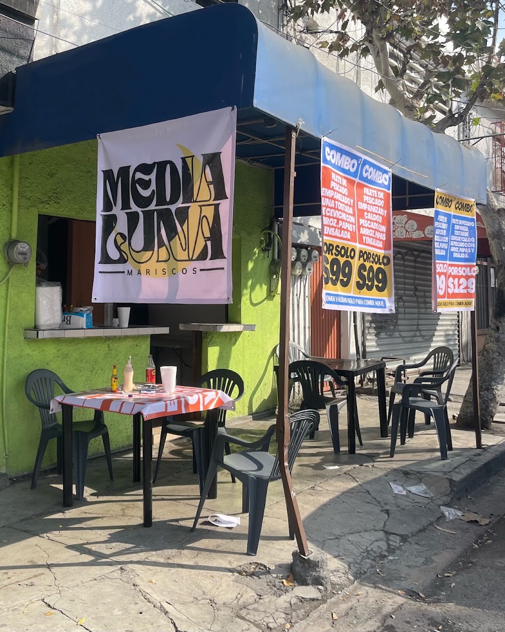 Media Luna Mariscos, cafetería en Monterrey, Nuevo León